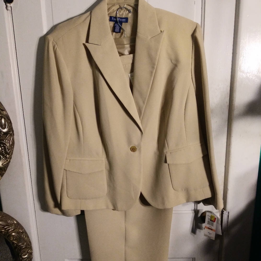 Womens pant suit
